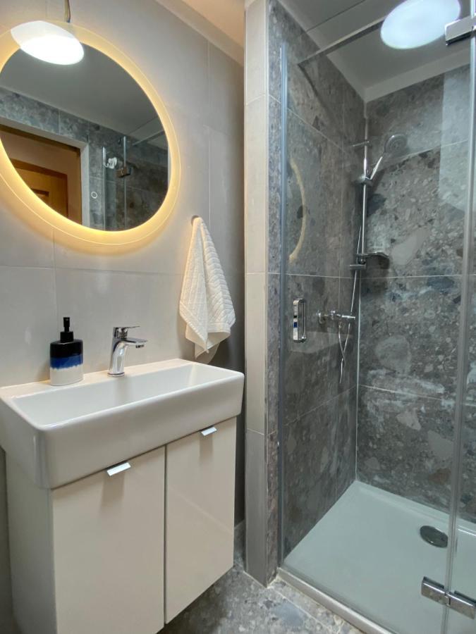 House Malena - Rooms Vis Luaran gambar