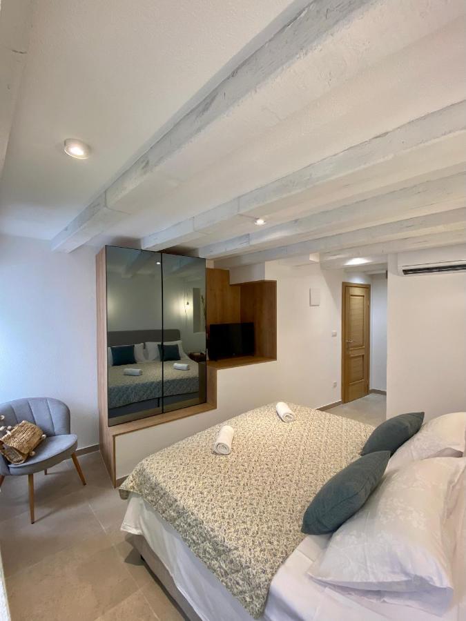 House Malena - Rooms Vis Luaran gambar