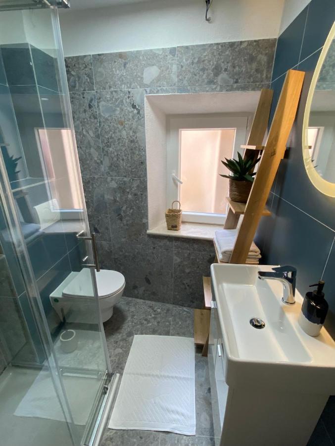 House Malena - Rooms Vis Luaran gambar