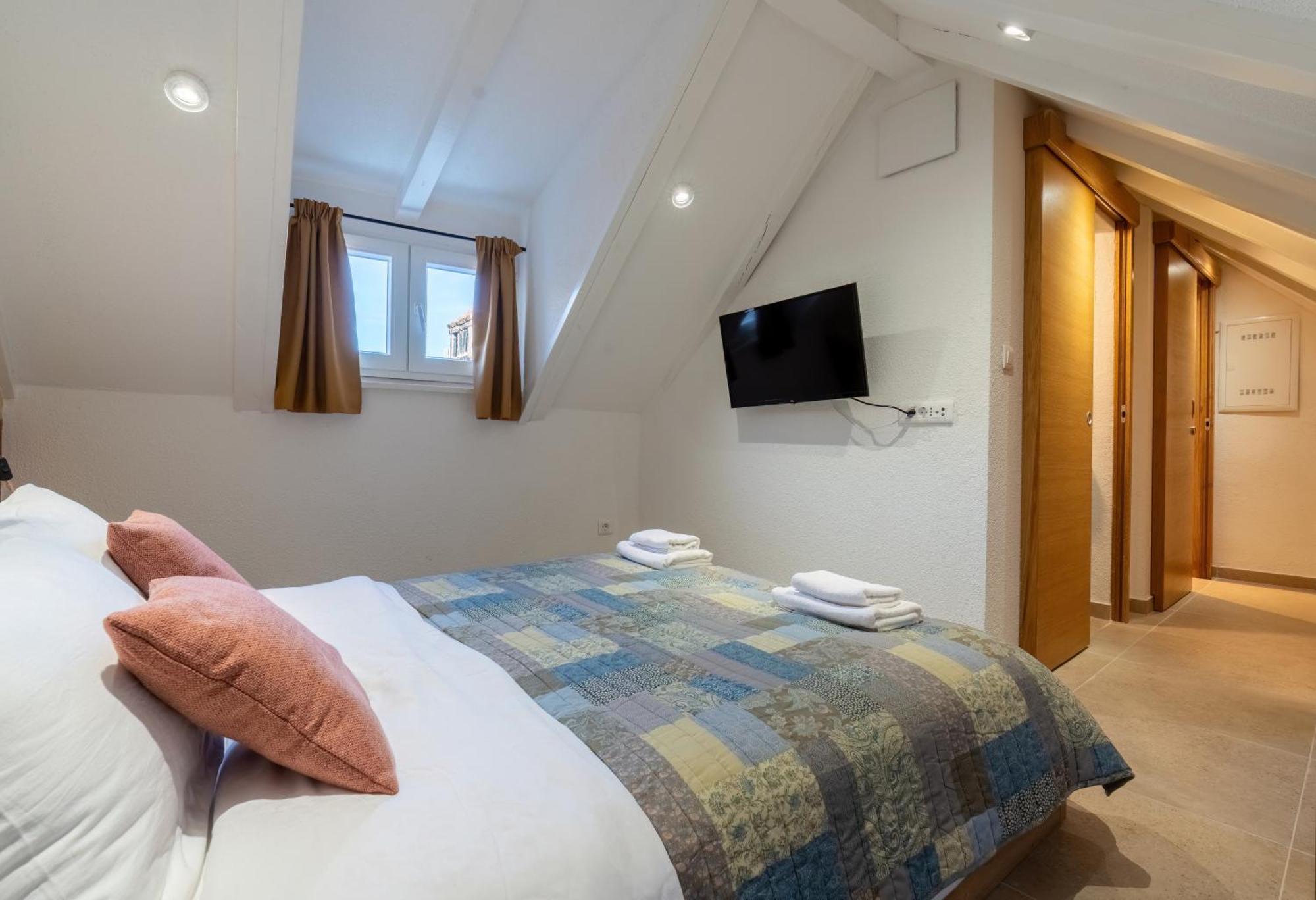 House Malena - Rooms Vis Luaran gambar